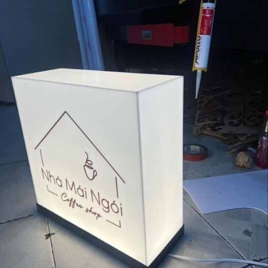 Thi Công Bảng Hiệu Alu, Mica, Hộp Đèn Chuyên Nghiệp